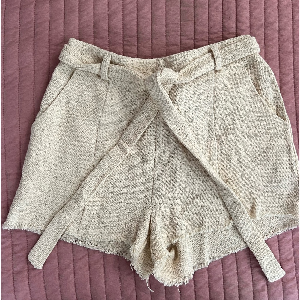 NWT Boutique beige shorts